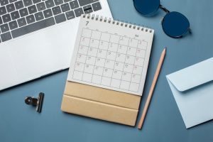 flat-lay-calendar-laptop-arrangement